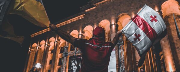 ღამის აქცია პარლამენტთან ღამის აქცია პარლამენტთან - Sputnik საქართველო