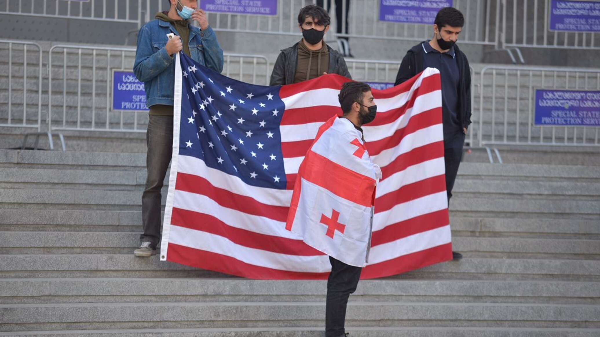 Сша грузия санкции. Американские санкции. Америка США. Митинги в США. Россия и Америка.