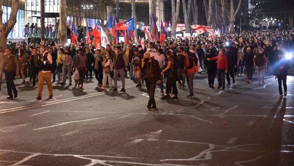 Шествие сторонников объединенной оппозиции к резиденции Бидзины Иванишвили - Sputnik Грузия