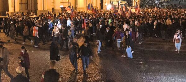 Оппозиция устроила шествие к резиденции Бидзины Иванишвили - видео - Sputnik Грузия