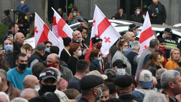 Акция оппозиции против итогов выборов у здания парламента. 01.11.2020 - Sputnik Грузия