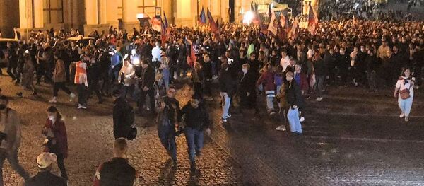 ოპოზიციის მსვლელობა ივანიშვილის რეზიდენციის მიმართულებით ოპოზიციის მსვლელობა ივანიშვილის რეზიდენციის მიმართულებით - Sputnik საქართველო