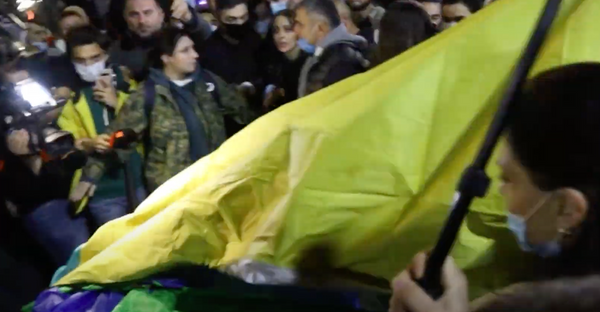 Активисты от оппозиции в Тбилиси провели всю ночь перед парламентом Активисты от оппозиции в Тбилиси провели всю ночь перед парламентом - Sputnik Грузия