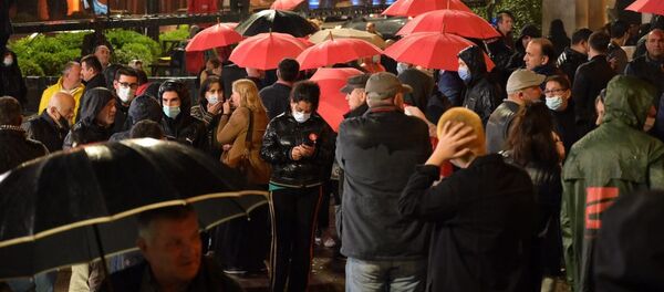 Активисты оппозиции у здания парламента Грузии. 02.11.2020 - Sputnik Грузия