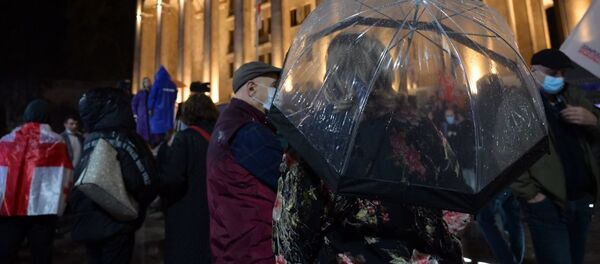 Активисты оппозиции у здания парламента Грузии. 02.11.2020 - Sputnik Грузия