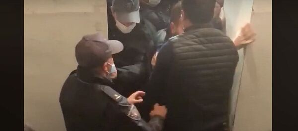 „ლეიბორისტებმა“ თბილისში საოლქო კომისიის ოფისში შეჭრა სცადეს „ლეიბორისტებმა“ თბილისში საოლქო კომისიის ოფისში შეჭრა სცადეს - Sputnik საქართველო