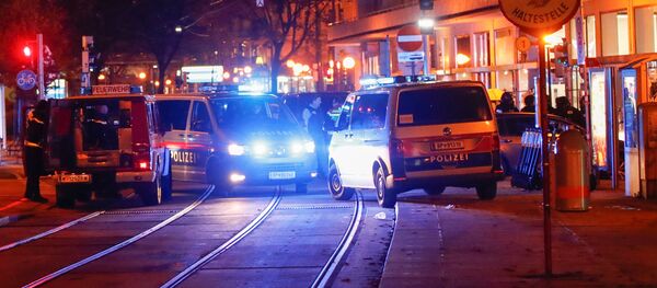 Следователи и криминалисты на месте террористического нападения в Вене, Австрия Следователи и криминалисты на месте террористического нападения в Вене, Австрия - Sputnik Грузия