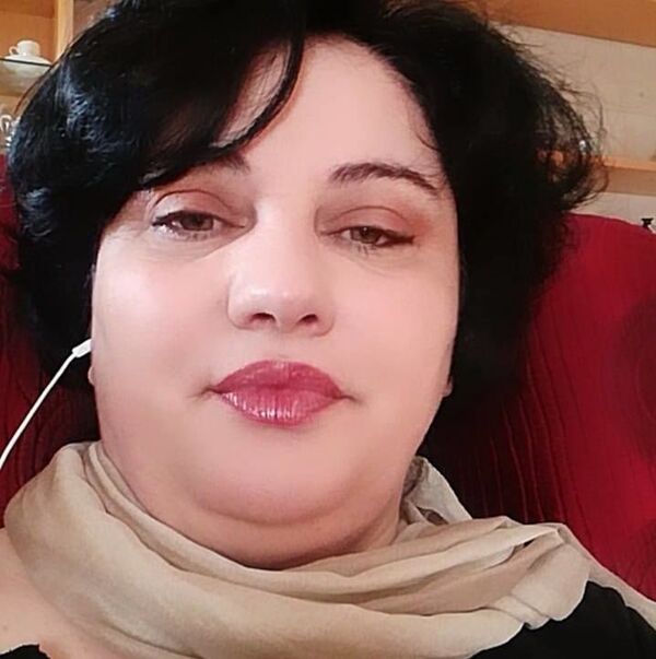 ემიგრანტი ქალის წერილები: ბებოს კუდრაჭები, სამწუხაროდ, მხოლოდ მონიტორიდან მიცნობენ ემიგრანტი ქალის წერილები: ბებოს კუდრაჭები, სამწუხაროდ, მხოლოდ მონიტორიდან მიცნობენ - Sputnik საქართველო