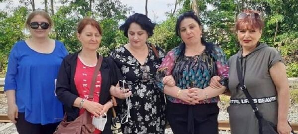 ბელა შენგელია მეგობრებთან ერთად ბელა შენგელია მეგობრებთან ერთად - Sputnik საქართველო