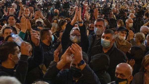 Акция протеста оппозиции у здания парламента Грузии 1 ноября - Sputnik Грузия