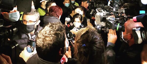 საპროტესტო აქცია საბურთალოს საოლქო კომისიასთან: დაკავებულია სამი პირი საპროტესტო აქცია საბურთალოს საოლქო კომისიასთან: დაკავებულია სამი პირი - Sputnik საქართველო