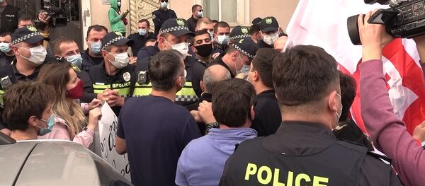 Оппозиция протестовала в Зугдиди около окружной комиссии - видео - Sputnik Грузия