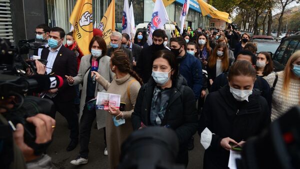 Шествие лидеров и активистов оппозиции в Сабуртало с призывом придти на митинг 8 ноября - Sputnik Грузия