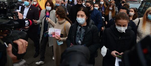 Шествие лидеров и активистов оппозиции в Сабуртало с призывом придти на митинг 8 ноября - Sputnik Грузия
