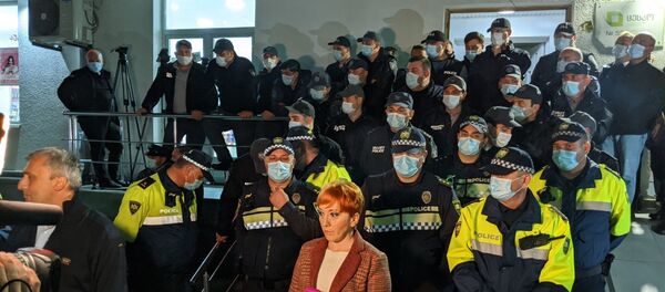 Оппозиция протестует у окружной избирательной комиссии в Кутаиси 05.11.2020 - Sputnik Грузия