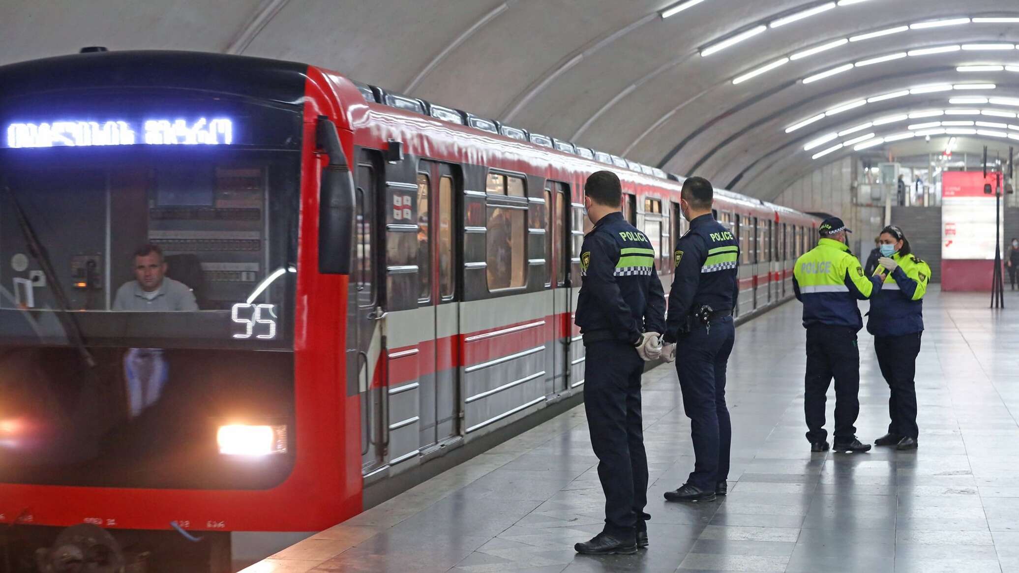 Мэрия Тбилиси закупит новые составы для метро со сквозными вагонами