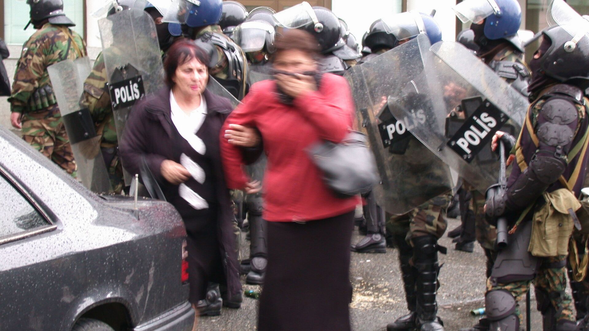 Разгон акции протеста объединенной оппозиции перед парламентом Грузии 7 ноября 2007 года - Sputnik Грузия, 1920, 20.11.2023