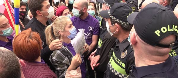 Зугдиди - акция протеста оппозиции у окружной избирательной комиссии 5 ноября 2020 - Sputnik Грузия