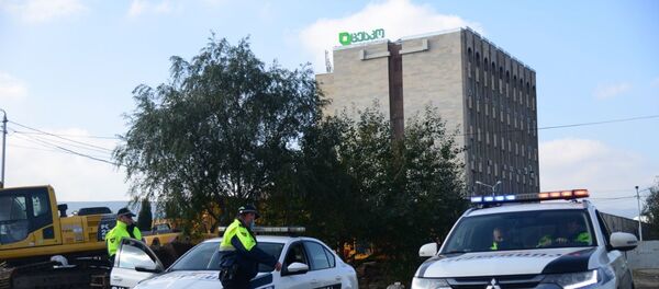 Территория у здания ЦИК Грузии утром 9 ноября 2020 года. Сотрудники полиции дежурят у входа Территория у здания ЦИК Грузии утром 9 ноября 2020 года. Сотрудники полиции дежурят у входа - Sputnik Грузия