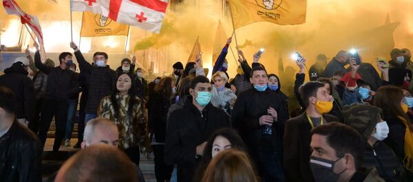 Акция протеста оппозиции у здания парламента Грузии 9 ноября 2020 года - Sputnik Грузия