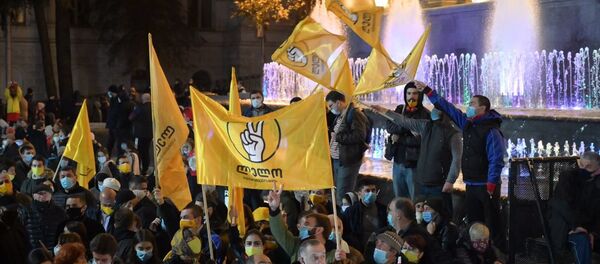 Акция протеста оппозиции у здания парламента Грузии 9 ноября 2020 года - Sputnik Грузия
