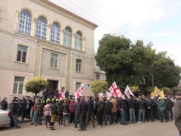После начала выступлений оппозиции против итогов парламентских выборов акции в Зугдиди стали регулярными - Sputnik Грузия