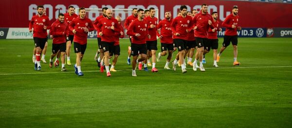 Сборная Грузии по футболу провела тренировку перед матчем с командой Македонии - Sputnik Грузия