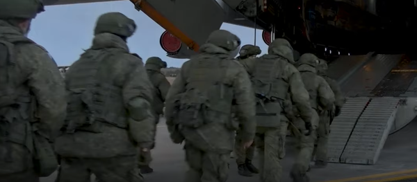 Конец войне: российские миротворцы прибывают в Нагорный Карабах Конец войне: российские миротворцы прибывают в Нагорный Карабах - Sputnik Грузия