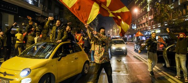 ჩრდილოეთ მაკედონიაში ფეხბურთში გამარჯვება ქუჩაში გამოსვლით აღნიშნეს - ვიდეო - Sputnik საქართველო