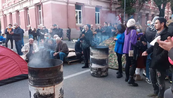 Оппозиция продолжает протестовать в Батуми - акция у здания правительства Аджарии 13 ноября 2020 года - Sputnik Грузия