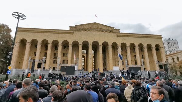 Место встречи изменить нельзя - новый митинг оппозиции у здания парламента Грузии - Sputnik Грузия