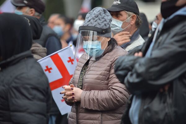 С флагом и в маске - на баррикады! - Sputnik Грузия
