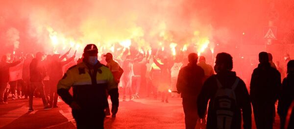გულშემატკივრები სტადიონთან საქართველო-სომხეთის მატჩის წინ გულშემატკივრები სტადიონთან საქართველო-სომხეთის მატჩის წინ - Sputnik საქართველო
