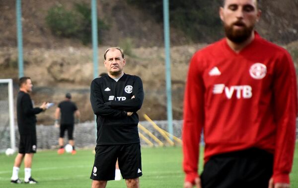 Сборная Грузии по футболу оказалась в патовой ситуации перед отбором на ЧМ - Sputnik Грузия