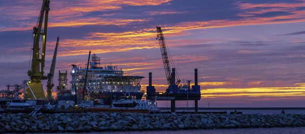 Судно-трубоукладчик Академик Черский в немецком порту Мукран на острове Рюген - Sputnik Грузия