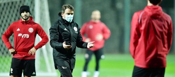 Тренер Рамаз Сванадзе проводит тренировку сборной Грузии по футболу - Sputnik Грузия