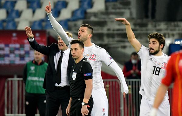 ქართველმა ფეხბურთელებმა წააგეს ანგარიშით 0:1 და ევროპის ჩემპიონატზე თამაშის შანსი გაუშვეს ხელიდან - Sputnik საქართველო