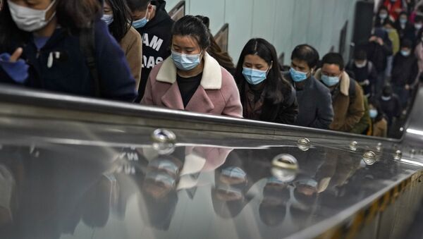 Пандемия коронавируса COVID 19 - жители Пекина Китай в масках  - Sputnik Грузия