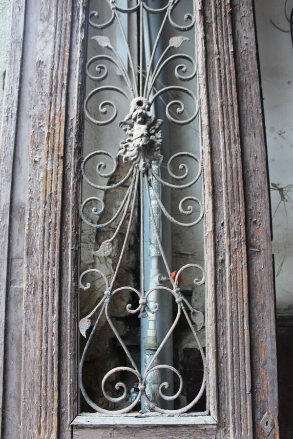 Дом с берлинской стеной и ангелом на дверях - Sputnik Грузия