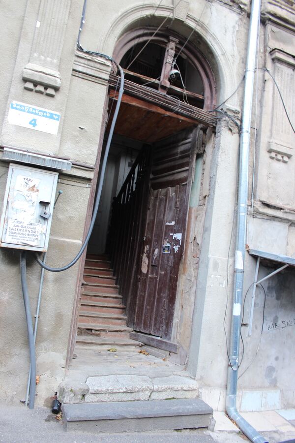 Дом с берлинской стеной и ангелом на дверях - Sputnik Грузия