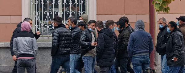 ქუჩაში პირბადეებით ეპიდემიის დროს ქუჩაში პირბადეებით ეპიდემიის დროს - Sputnik საქართველო