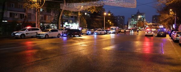 Человек с гранатой захватил заложников в центре Тбилиси - видео - Sputnik Грузия