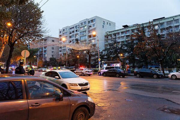 Сообщение о захвате заложников в центре Тбилиси вечером в пятницу многих шокировало - Sputnik Грузия
