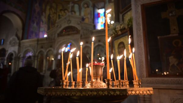Православные верующие отмечают праздник Гиоргоба в соборе Кашвети 23 ноября 2020 года - Sputnik Грузия
