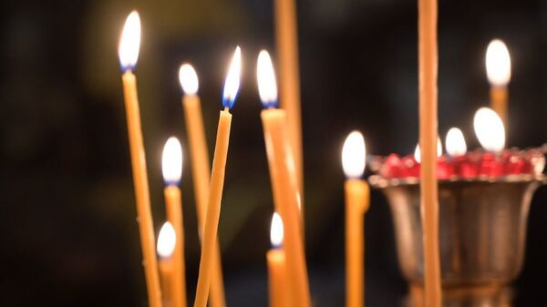 Горящие свечи в церкви - Sputnik Грузия