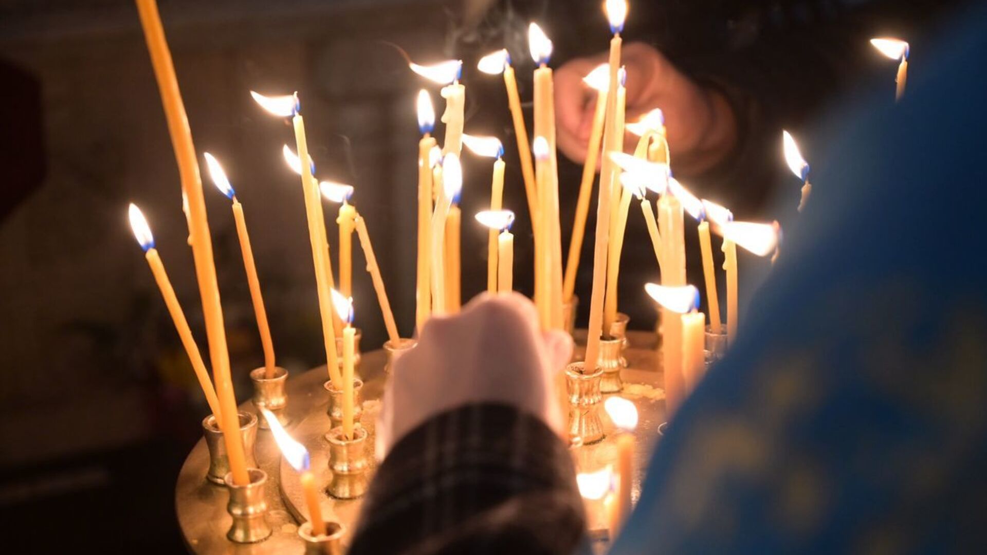 Православные верующие отмечают праздник Гиоргоба в соборе Кашвети 23 ноября 2020 года - Sputnik Грузия, 1920, 27.12.2021