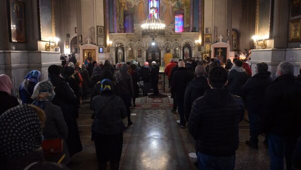 Православные верующие отмечают праздник Гиоргоба в соборе Кашвети 23 ноября 2020 года - Sputnik Грузия