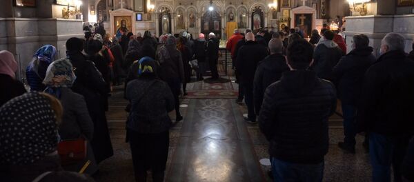 Православные верующие отмечают праздник Гиоргоба в соборе Кашвети 23 ноября 2020 года - Sputnik Грузия