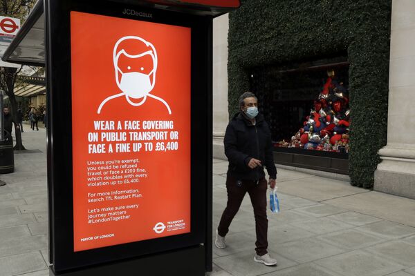 Несмотря на распространение коронавируса, в Лондоне идет подготовка к Рождеству. Хотя наверное, у многих жителей настроение совсем не праздничное - Sputnik Грузия