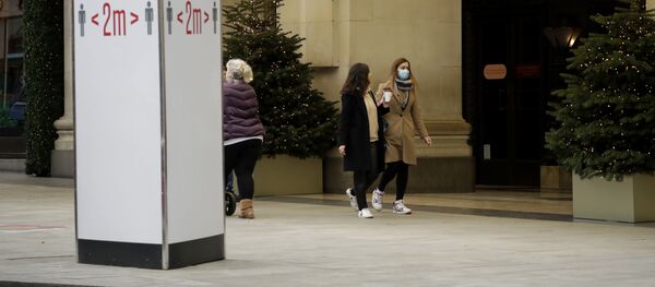 Пандемия коронавируса COVID - 19. Жители Лондона, Великобритания, в масках - Sputnik Грузия